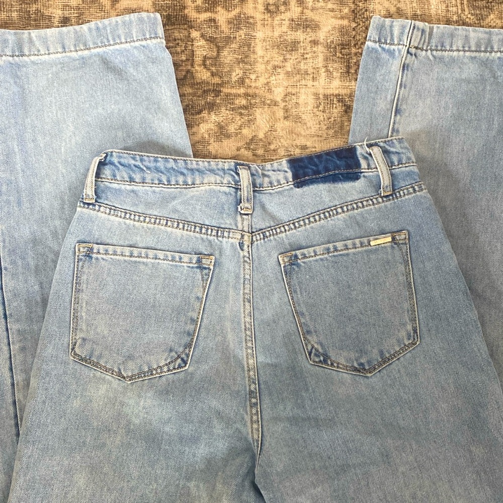 Wide leg, light wash Jean
